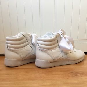 reebok ribbon shoes